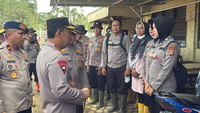 
					Kembali Kunjungi Aceh Tamiang, Kapolri Pastikan Jajaran Tetap Siaga dan Bersinergi di Lapangan 