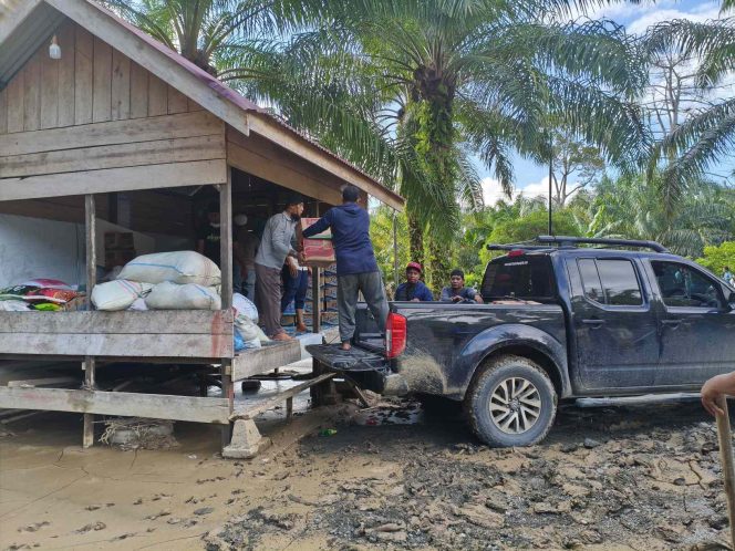 
					BKM Baburrayan Jeuram Kembali Menyalurkan Bantuan Banjir di Gampong Drien Tujoh