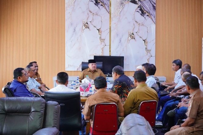 
					Bupati TRK Tegaskan PMKS Wajib Patuhi Harga Sawit, Ancam Cabut Izin Jika Melanggar