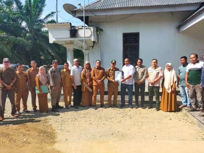 
					Team Pemkab Nagan Raya Tutup HGU Pt KIM yang Bersama dengan Masyarakat. | Foto : Ist