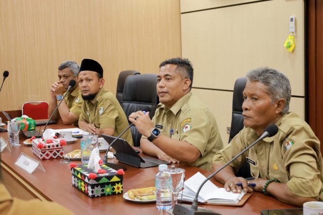 
					PLT Sekda Dr.Kurdi Pimpin Rapat Dengan PT PSU, Berikut Pembahasannya