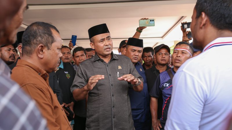 Penambang Emas Tak Berizin Geruduk DPRK Nagan Raya, Zulkarnain “Pasang Badan” Hadapi Pendemo