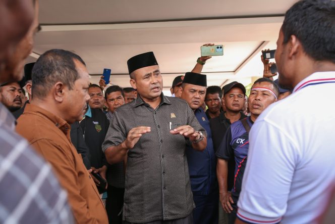 
					Penambang Emas Tak Berizin Geruduk DPRK Nagan Raya, Zulkarnain “Pasang Badan” Hadapi Pendemo