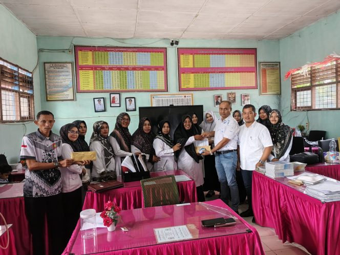 
					Salurkan Beasiswa PIP, Zulkarnain, SH: Bentuk Kepedulian Teuku Riefky Harsya untuk Pendidikan Anak Nagan Raya