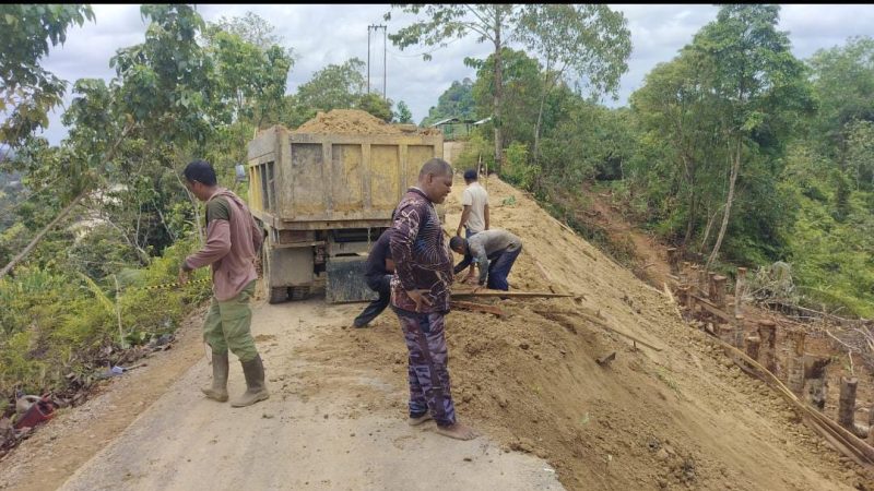 PUPR Aceh Barat Pulihkan Akses Jalan Longsor Lueng Baro