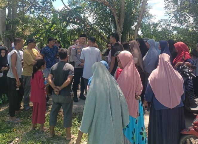 
					Korban Banjir di Lamie Tak Dapat Bantuan Serbu Kantor Keuchik, Kapolsek Darul Makmur Tenangkan Massa