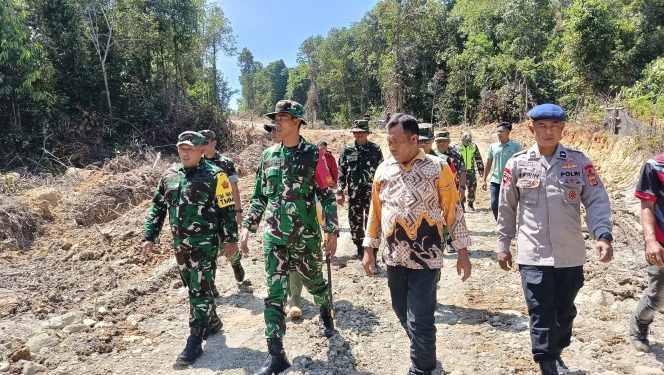 
					Tinjau dan Evaluasi Program Pembangunan Tim Wasev tiba di Lokasi TMMD Ke-127 Kodim 0116/Nagan Raya