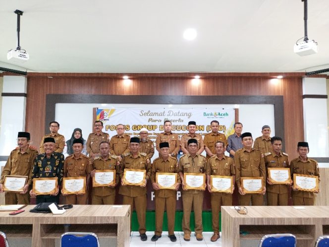 
					Pemkab Nagan Raya Berikan Penghargaan Kecamatan dan Gampong Tercepat Pencairan Dana Desa Tahap I 2026