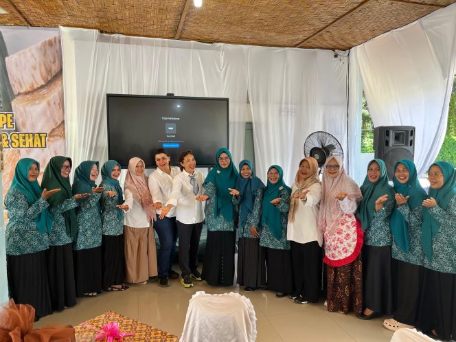 
					Rombongan KISS Berbagi Ilmu Pembuatan Tempe Higienis dengan Ibu-ibu PKK di Socfindo Kebun Seunagan