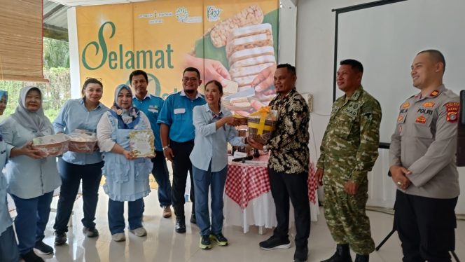 
					Rombongan Ny. Principal Director Berkunjung ke Socfindo kebun Seumayam, Camat Darul Makmur Sampaikan Apresiasi 