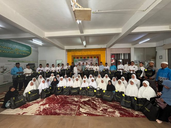 
					Bank Aceh Syariah Cabang Jeuram Peusijuk 58 Calon Jamaah Haji, Pimpinan: Bentuk Pendampingan Spiritual Nasabah