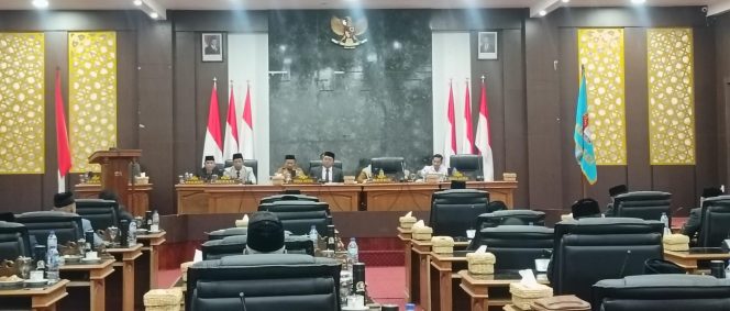 
					Sidang Paripurna, Pemkab Nagan Raya Usulkan ke DPRK Beberapa Raqan 
