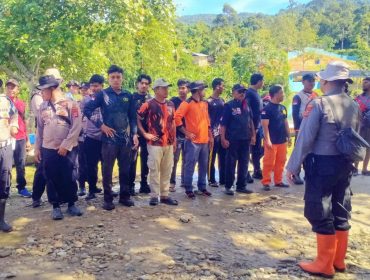 Apel pasukan relawan untuk pencarian orang hilang di pegunungan Gampong Babah Lhung, Blangpidie. 