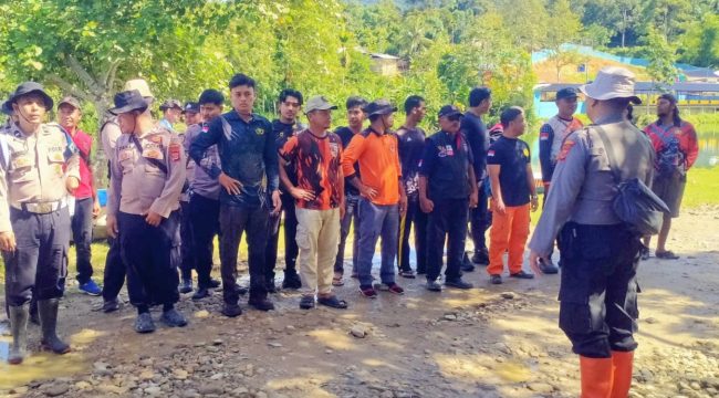 Apel pasukan relawan untuk pencarian orang hilang di pegunungan Gampong Babah Lhung, Blangpidie. 