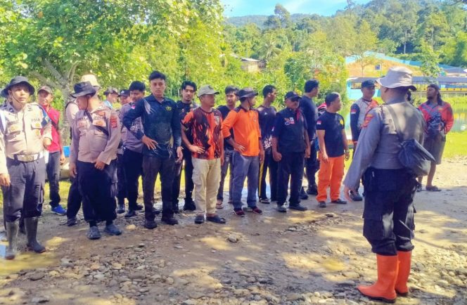 
					Apel pasukan relawan untuk pencarian orang hilang di pegunungan Gampong Babah Lhung, Blangpidie. 