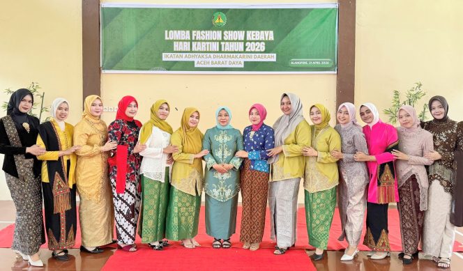 
					IAD Abdya Rayakan Hari Kartini Lewat Lomba Fashion Show Berkebaya