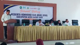 Plt sekda Abdya Amrizal saat menyampaikan sambutan pada kegiatan pelatihan Konvensi Hak Anak di Aula Teungku Dikila, Rabu, 22 April 2026.