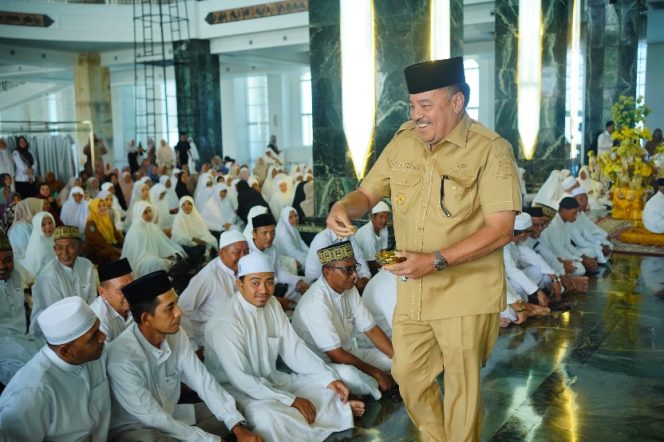 
					Bupati TRK Lepas 170 Jamaah Calon Haji Nagan Raya, Dirangkai Prosesi Peusijuek di Masjid Giok