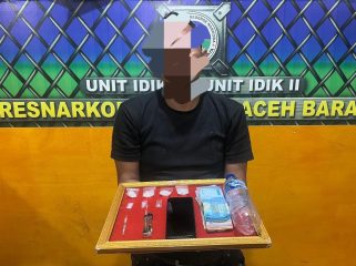 Terduga pelaku berinisial I (35) warga asal Desa Cot Mane Kecamatan Jeumpa serta barang bukti di Mapolres Abdya, Kamis 14 Mei 2026