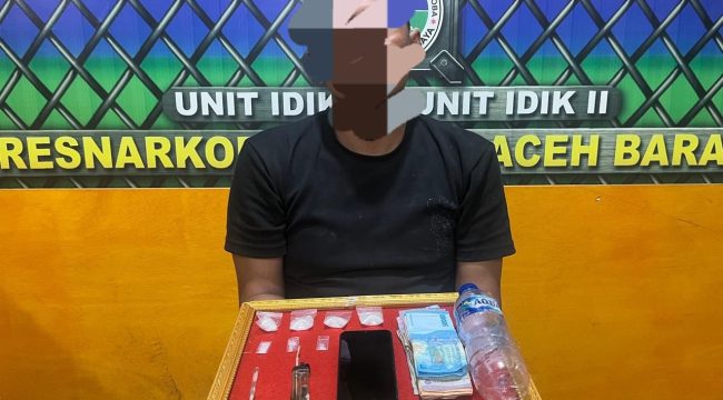 Terduga pelaku berinisial I (35) warga asal Desa Cot Mane Kecamatan Jeumpa serta barang bukti di Mapolres Abdya, Kamis 14 Mei 2026