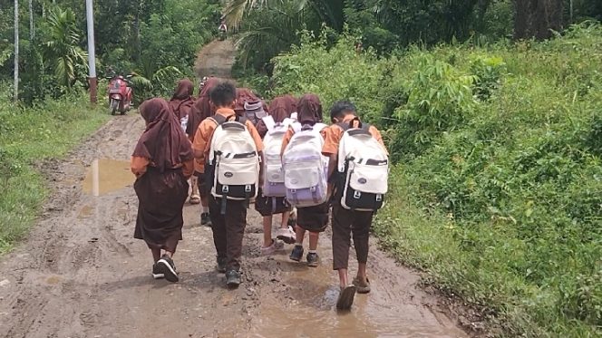 
					Pasca Banjir Bandang Betong Ateuh Banggala, Akses Pendidikan Masih Memprihatinkan