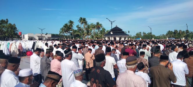 
					TRK Bertindak Sebagai Khatib, Ribuan Pengikut Abu Habib Muda Seunagan Shalat Hari Raya Idul Adha Hari ini