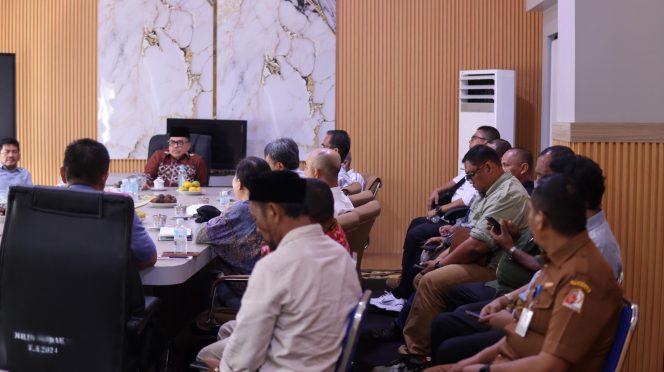 
					Pertegas Harga TBS Wajib Naik, Bupati Nagan Raya Minta Awak Media Kawal PKS Nakal