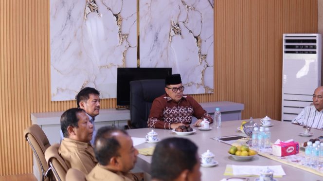 
					Respon Keluhan Petani Sawit, Bupati TRK Panggil Seluruh PMKS dan Minta Harga TBS Dinaikkan