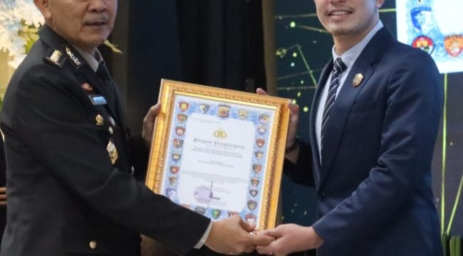 M.Khaisar Petani Muda Aceh Terima Penghargaan Pada Hari Bhayangkara ke 80 di Polda Aceh /Rabu (1/7/2026) foto ist