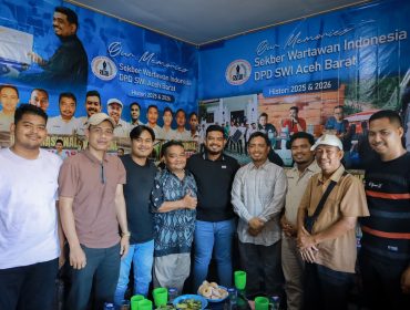 Sesi foto bersama dengan kadis kominsa Aceh Barat berasam DPD SWI, Jumat (3/7/2026)