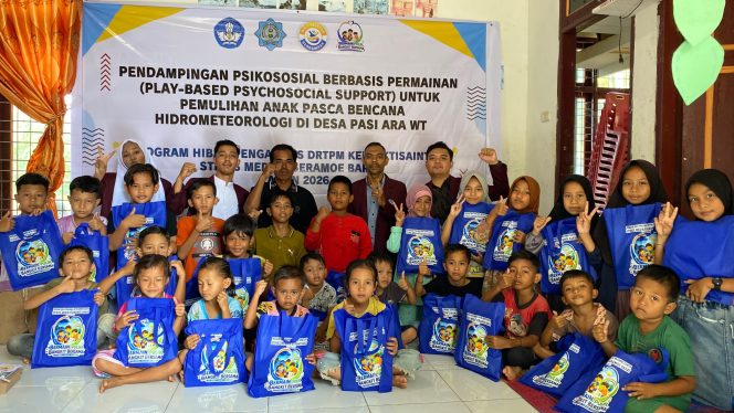
					Tim PKM STIKes Medika Seramoe Barat Laksanakan Pendampingan Psikososial Berbasis Permainan bagi Anak Pascabencana 