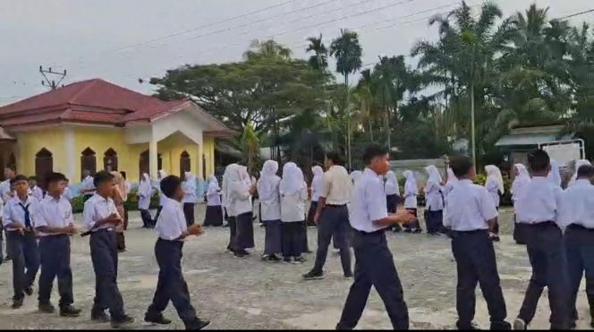 
					SMPN 7 Kuala Terima 68 Siswa Baru, Kepsek Tegaskan Tak Ada Bullying