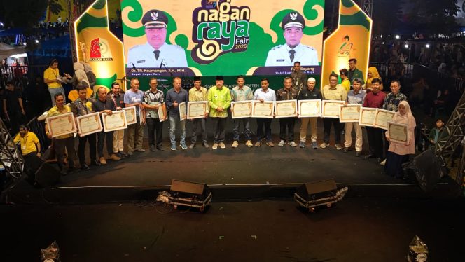 
					Support Kegiatan HUT Nagan Raya PT Beurata Subur Persada Dapat penghargaan dari Bupati 