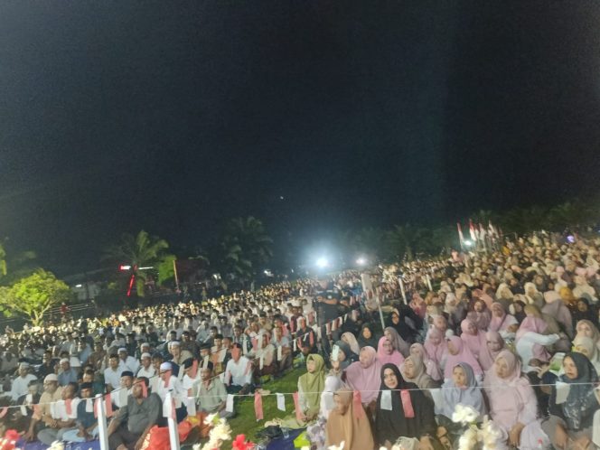 
					Membludak Jamaah Ikuti Tausiah Tgk Habibi di Lapangan Mako Brimob, Ketua MPC PP Nagan Raya Sampaikan Apresiasi 
