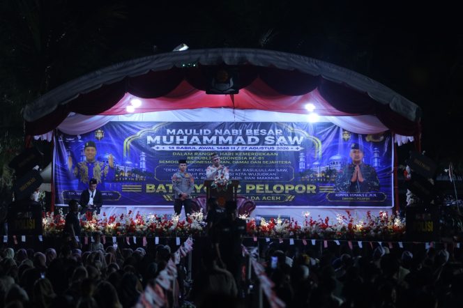 
					Dari Shalawat hingga Semangat Kebangsaan, Brimob Batalyon C Gelar Maulid Bersama Ribuan Warga